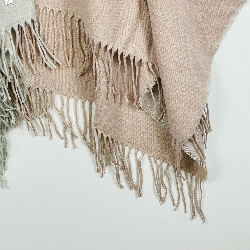 Soia & Kyo Champagne Blush Ruana Fringe Shawl Sweater Wrap Womens One Size‎ NEW - Picture 4 of 7
